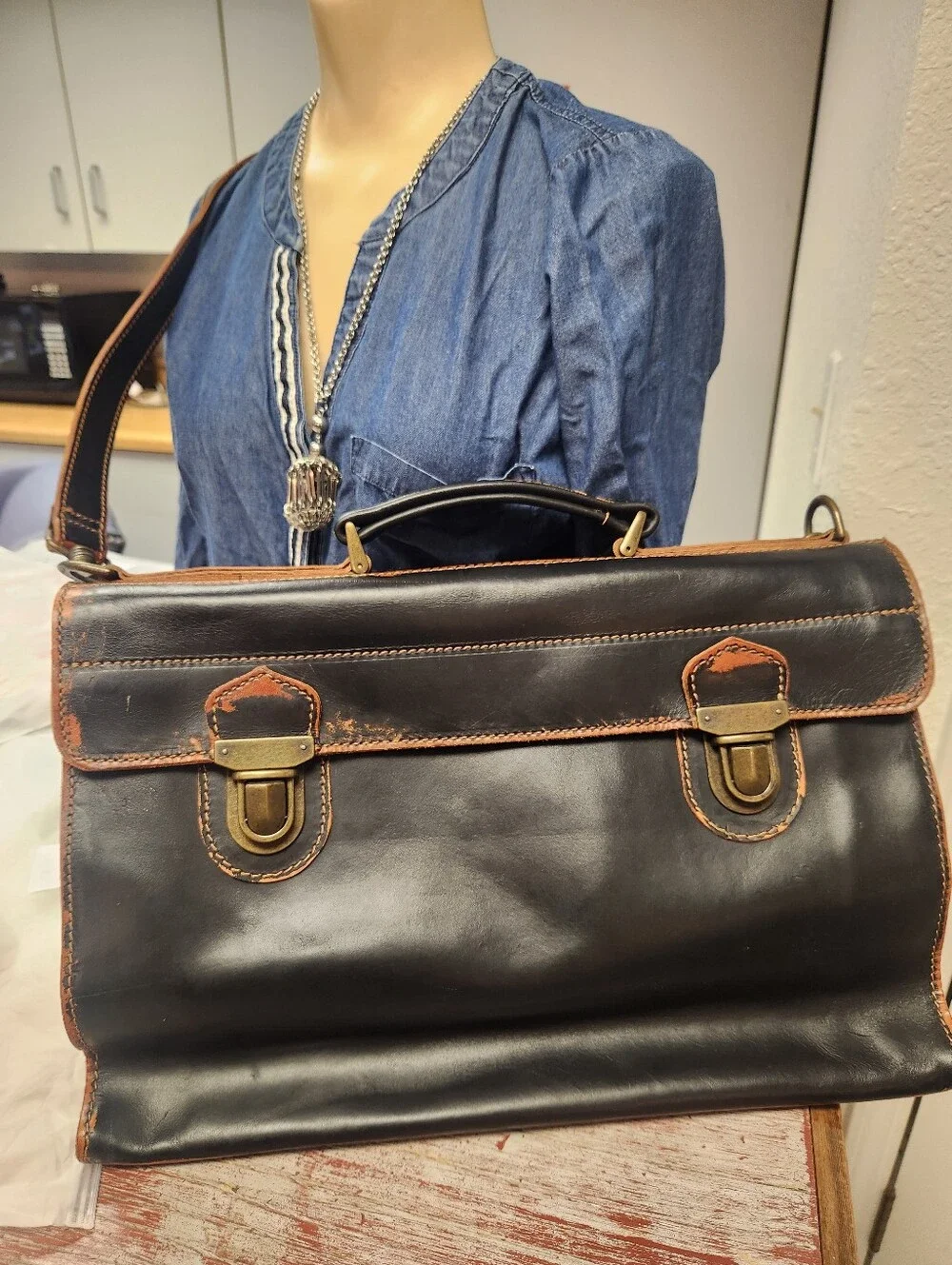 CAMPOMAGGI TEODORANO Briefcase! Distressed Smooth Leather.